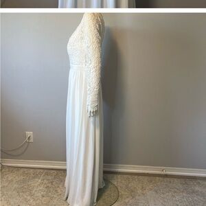 White lace long sleeve wedding dress